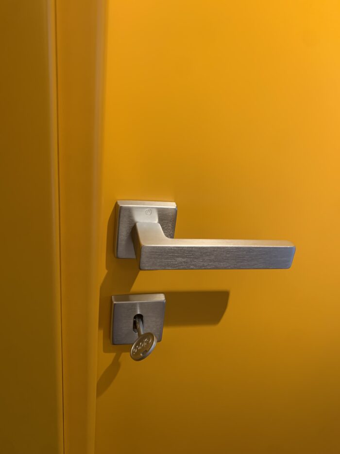 Porta GIDEA Collezione 1000COLOURS laminato OPACO Giallo Sole - immagine 2